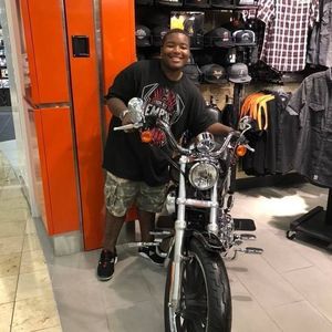 Meet your Posher, Adrian